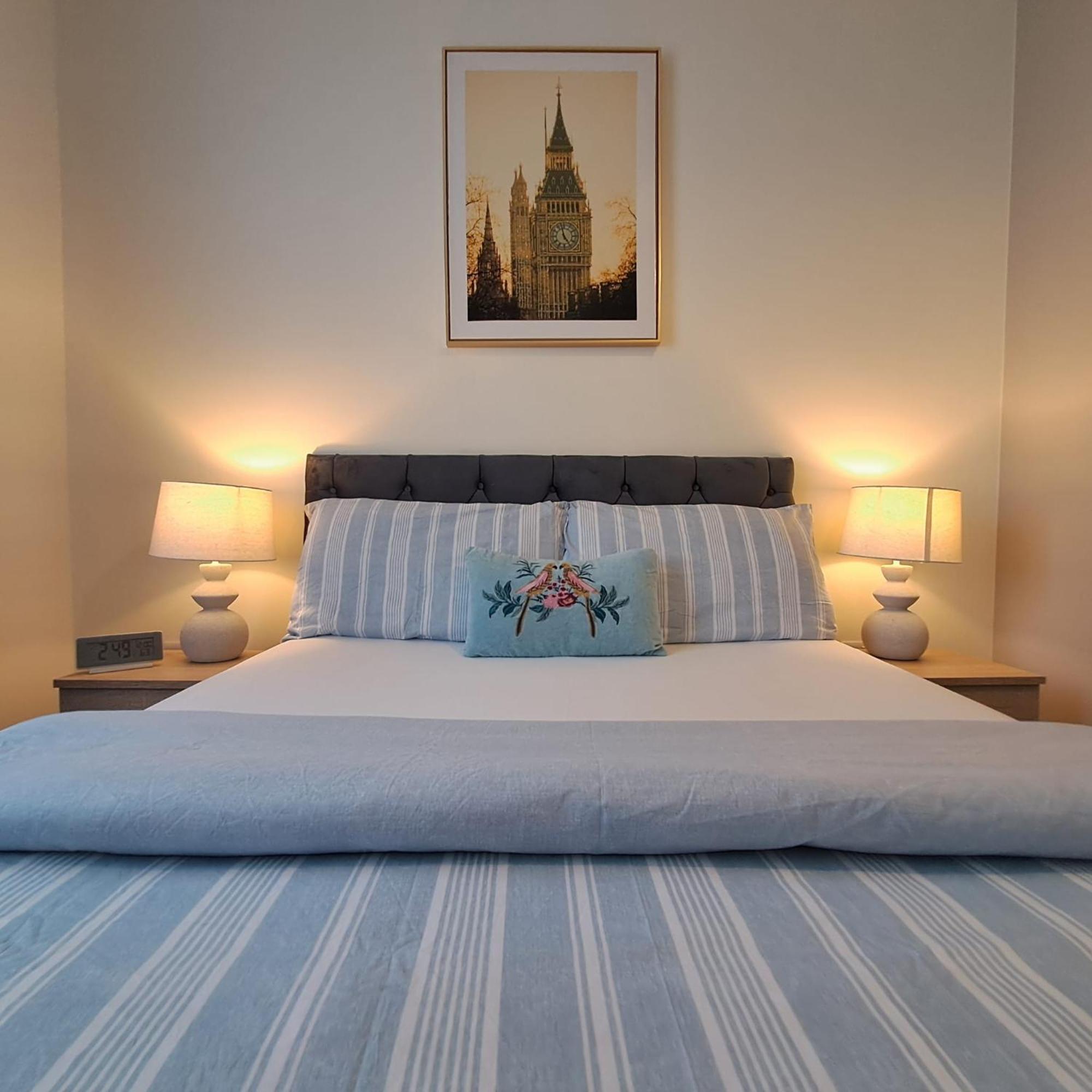 Cozy Bedroom In Lucan, Dublin Bagian luar foto